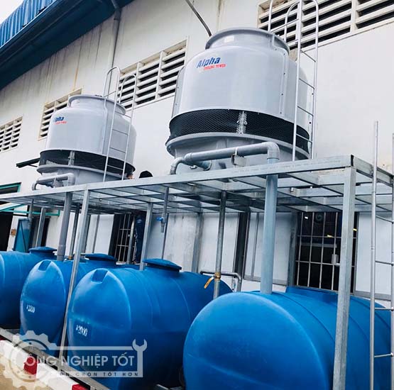 2 tháp giải nhiệt Alpha 30RT lắp đặt bởi kỹ thuật viên Công Nghiệp Tốt.